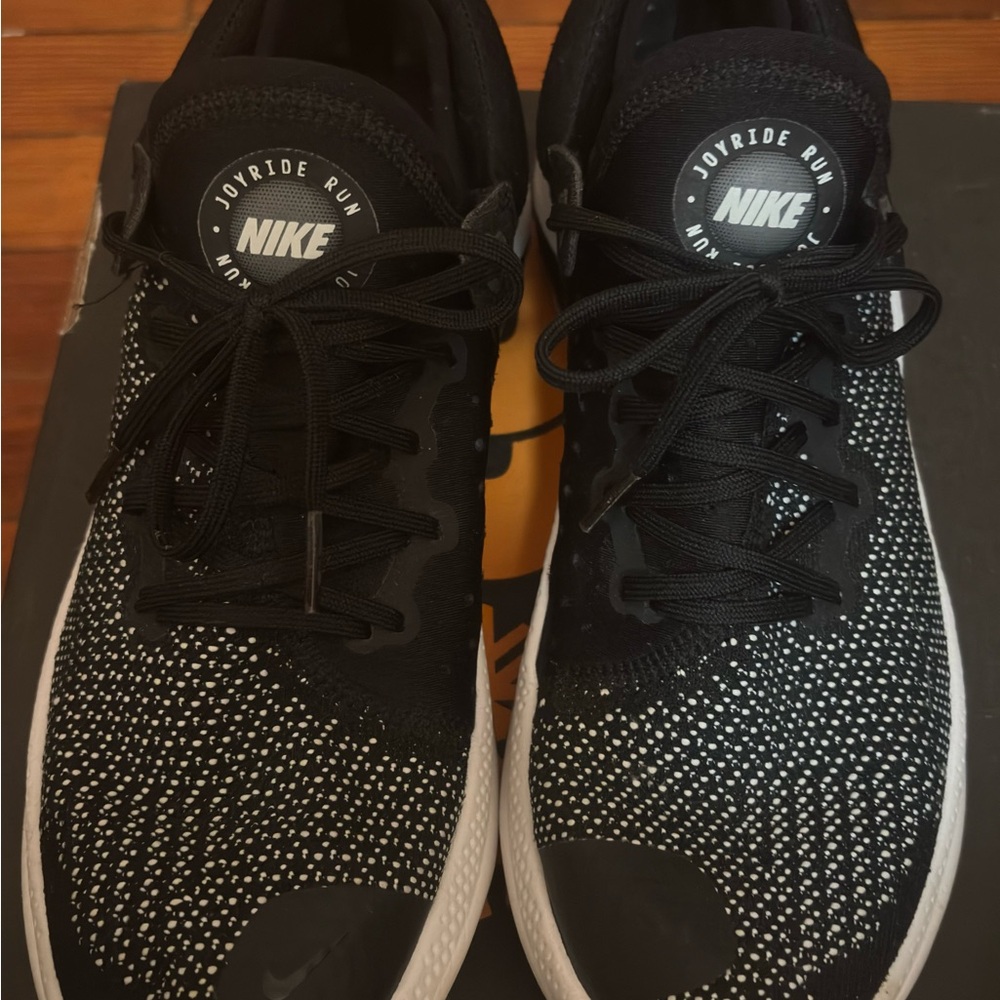 • Nike Joyride Run Flyknit •